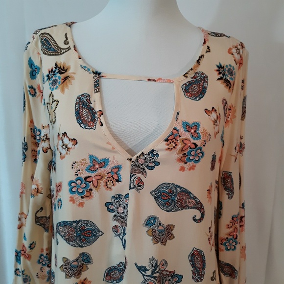 Entro Pom Pom Trim Top - Picture 2 of 8